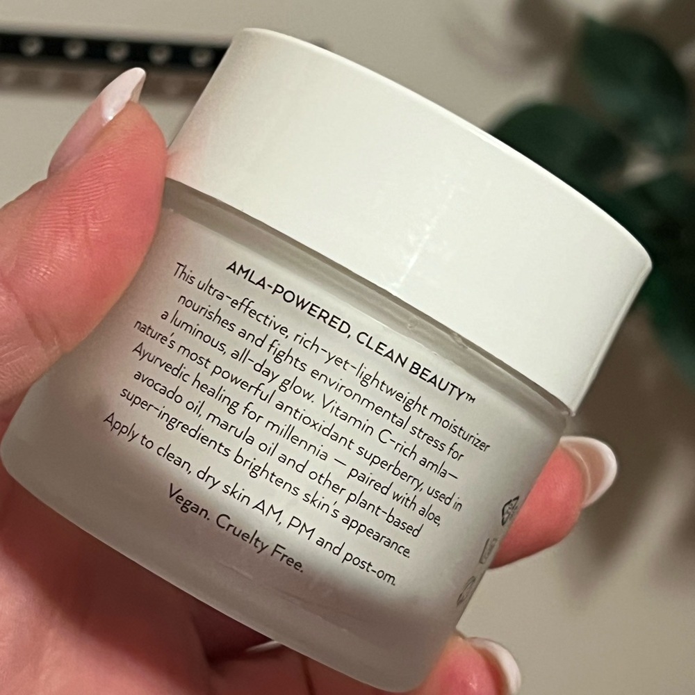 ALO • LUMINIZING FACE MOISTURIZER - Picture 3 of 3